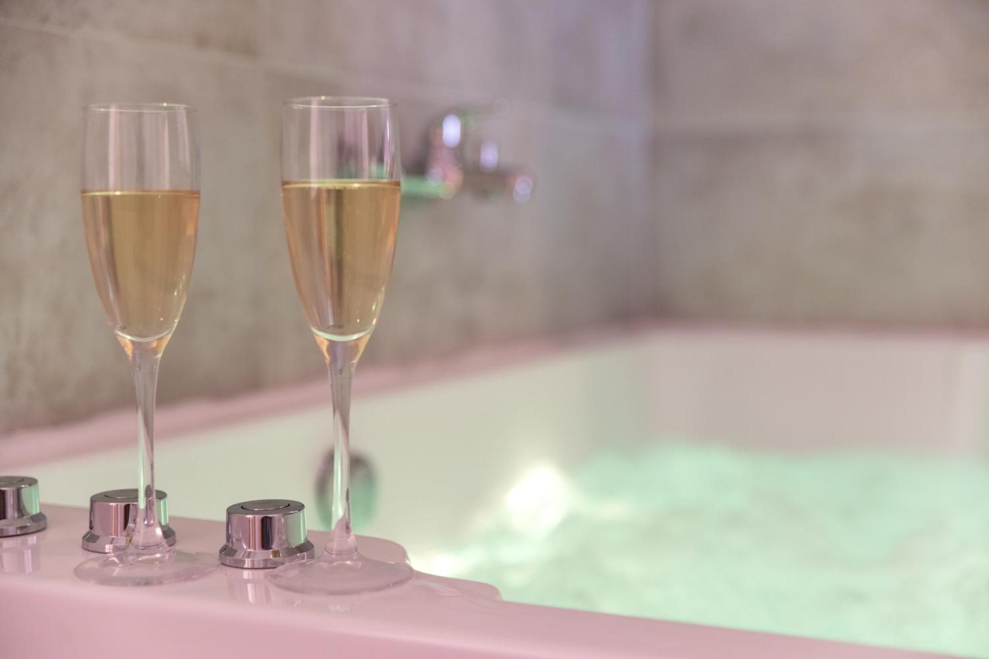 Le Fruit Defendu "Love Room" Jacuzzi Centre Ville Rouen Ngoại thất bức ảnh